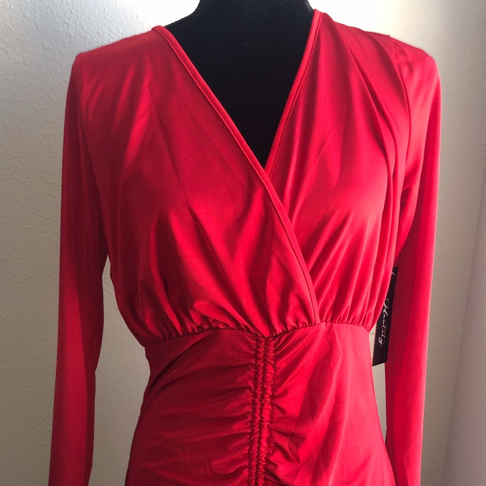 V-neck fitted dress, long sleeve